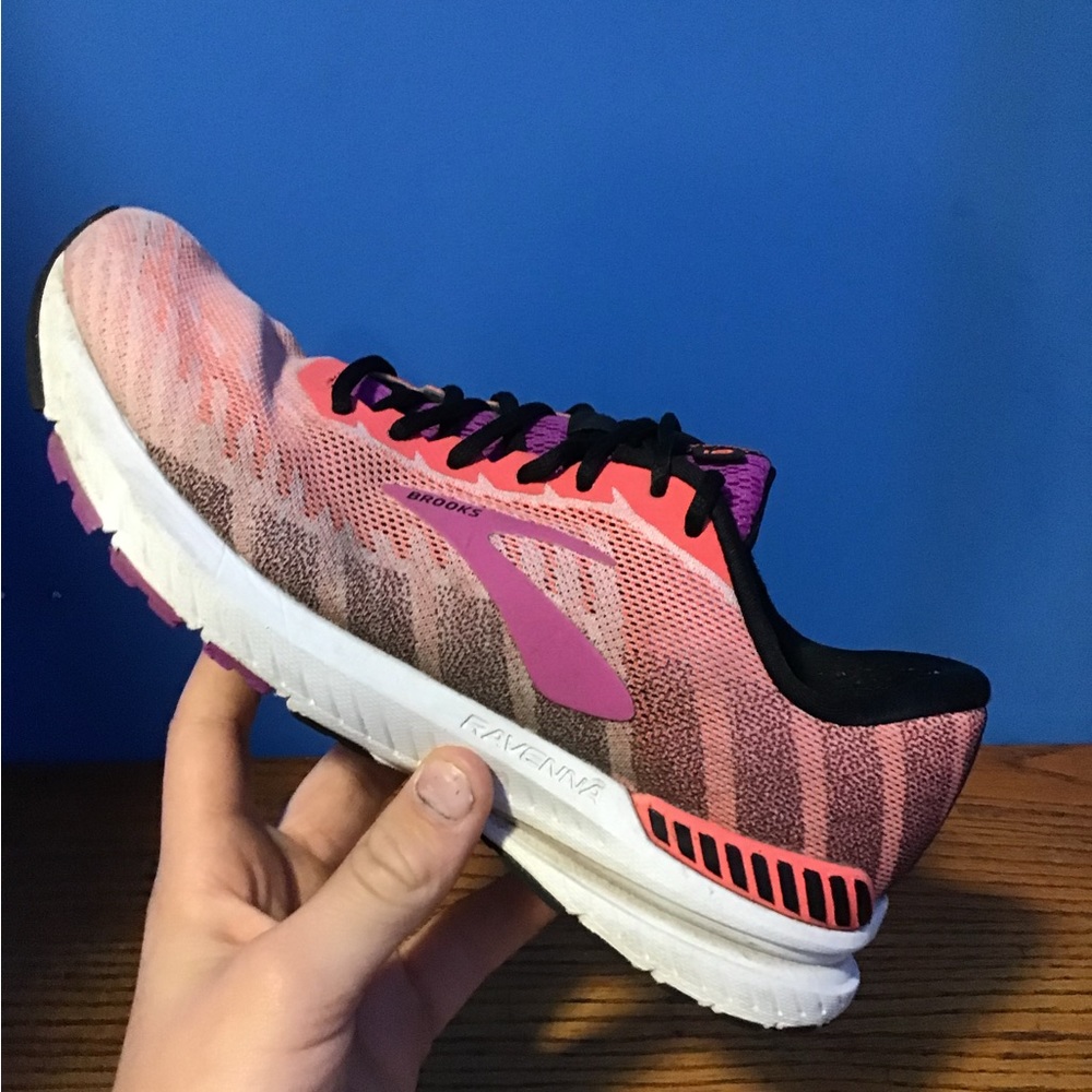 Brooks Ravenna pink purple used size 6